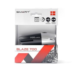 Smart Blaze 700 genopladelig forlygte. Kraftig lygte der mkan lyse i op til 40 timer og oplades på blot 4 via USB. Dansk godkend