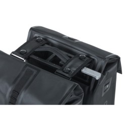 Basil Urban Dry cykeltaske med bærehåndtag og klikspænder