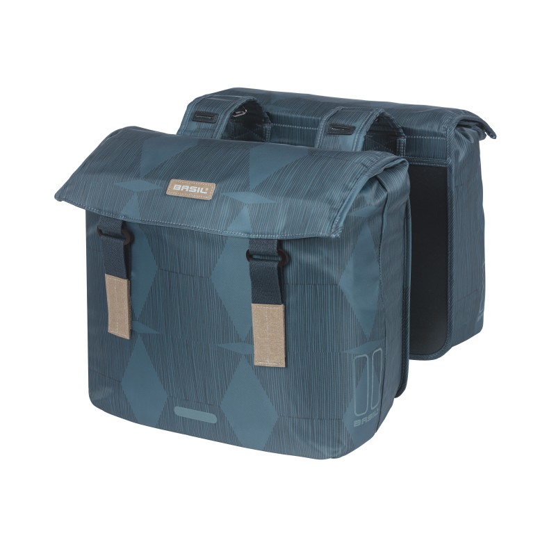 Basil Elegance taskesæt (estate blue) 40-49 L.  Vadtæt materiale af genbrugt plastikflasker.  Kan mont. med MIK, AVS, Uniklip &