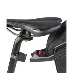 Klickfix Contour Evo Light sadeltaske – detalje af lygteholder og refleks