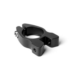 Sadelrørsklampe (sort) Ø28,6 mm med fixpunkt til  bagagebærer. Udført i aluminium