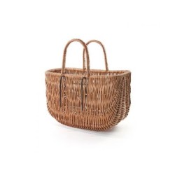 Kurv front fra Basil model Swing Wicker Shopper. 
Flet kurv med kroge. Vol. 22 L, dim. 42x20x26 cm. Max. bæreevne: 5 kg