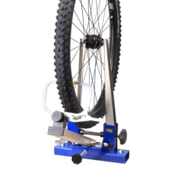 Hjulopretterstativ til værksted fra Cyclus til hjul str.  24” - 29X2,6. med låse funtion  inkl. thru axle adapter.