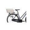 Basil Cento cykelkurv Nude Metallic monteret på bagagebærer, set fra siden