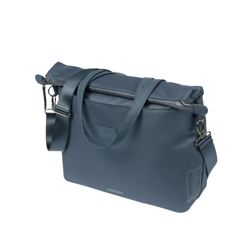 Taske BASIL Manhattan Commuter Office bag (Navy) Dimensioner: 38x12x30 cm, volumen: 12L. Hook-on system.